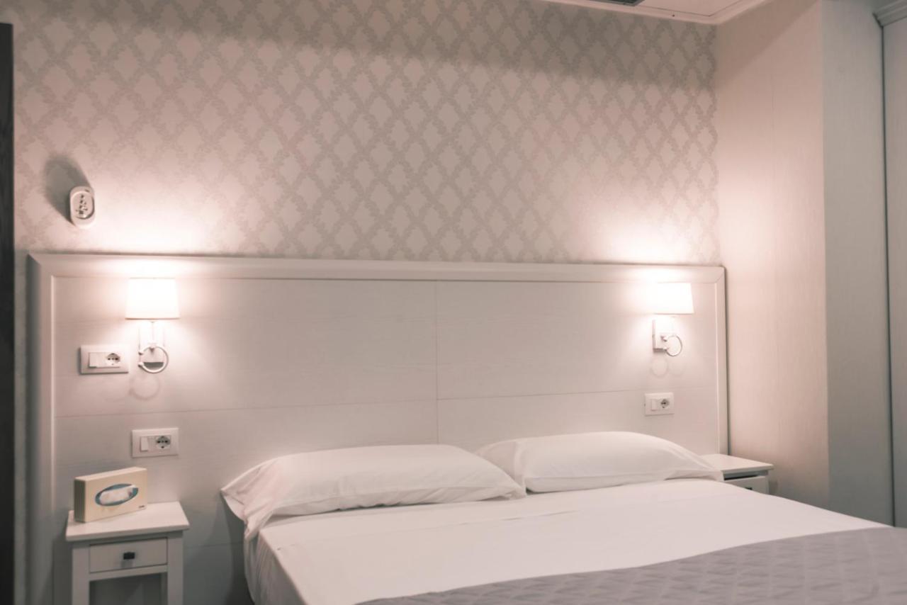 Hotel Marisa Albenga Zewnętrze zdjęcie