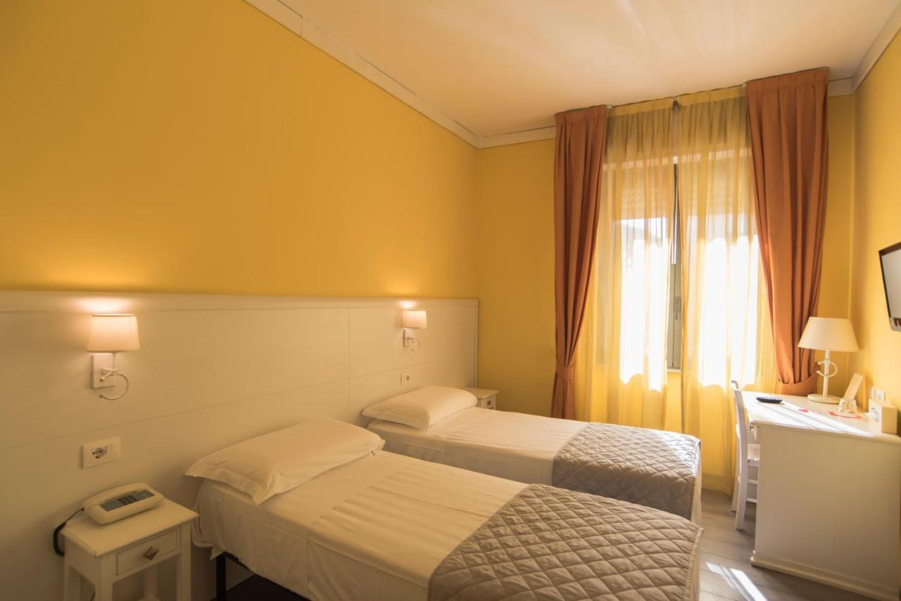 Hotel Marisa Albenga Zewnętrze zdjęcie