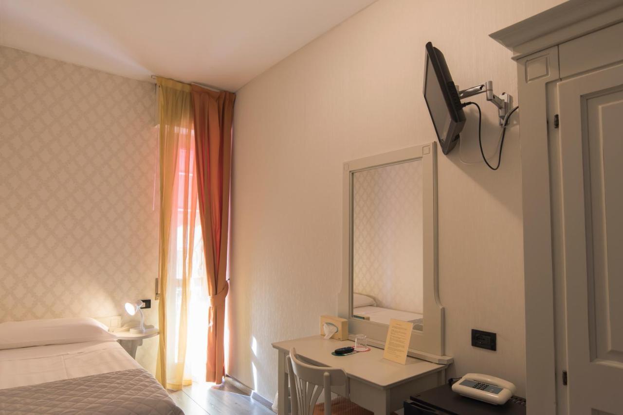 Hotel Marisa Albenga Zewnętrze zdjęcie