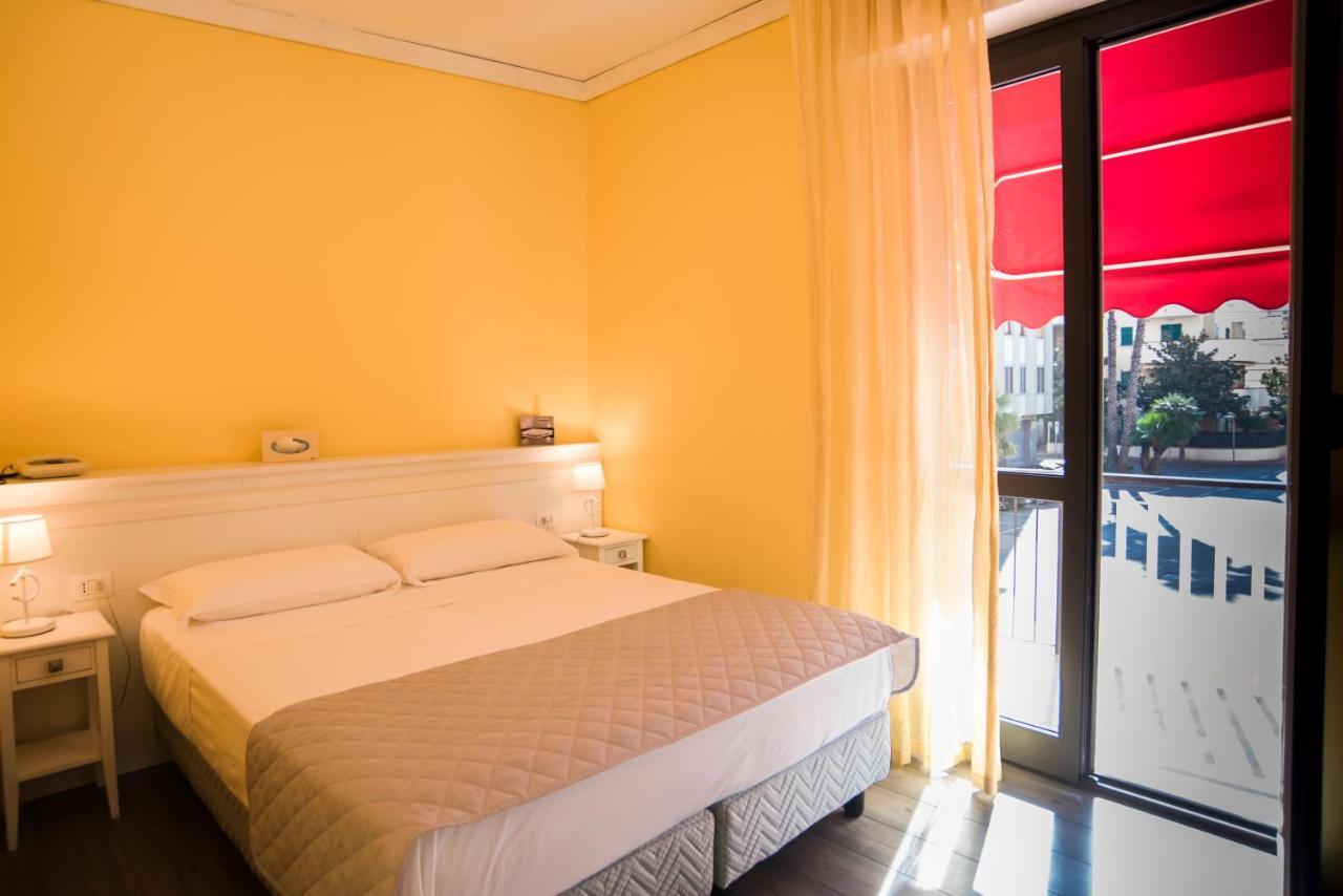 Hotel Marisa Albenga Zewnętrze zdjęcie