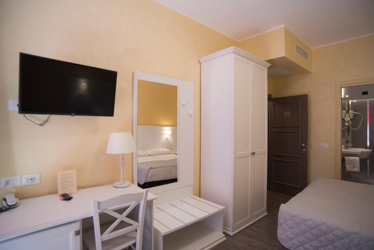 Hotel Marisa Albenga Zewnętrze zdjęcie